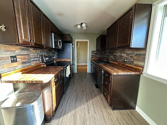 Building Photo - 105 Meadowview Dr
