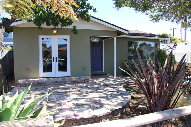 Building Photo - 125 Palomar Ave