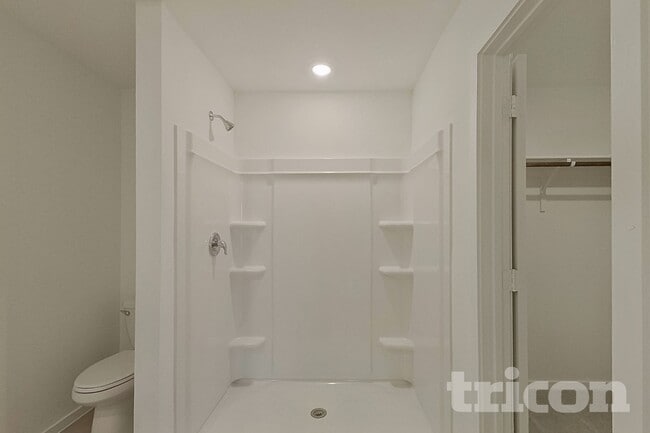 Building Photo - 843 Ponderosa Ln