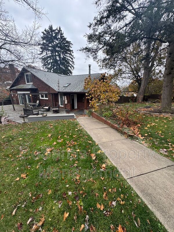 Foto del edificio - 2441 Potomac Ave