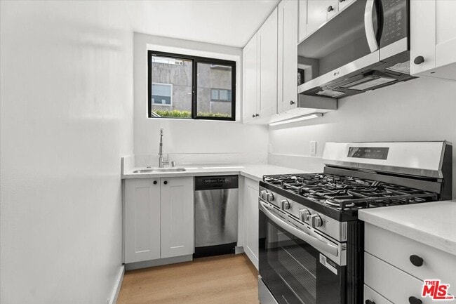 Building Photo - 6732 Esplanade St