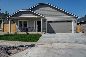 Building Photo - 20460 SE Senden Ln