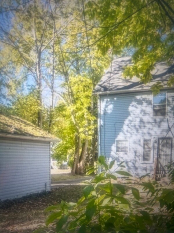 Foto del edificio - 569 E 101st St