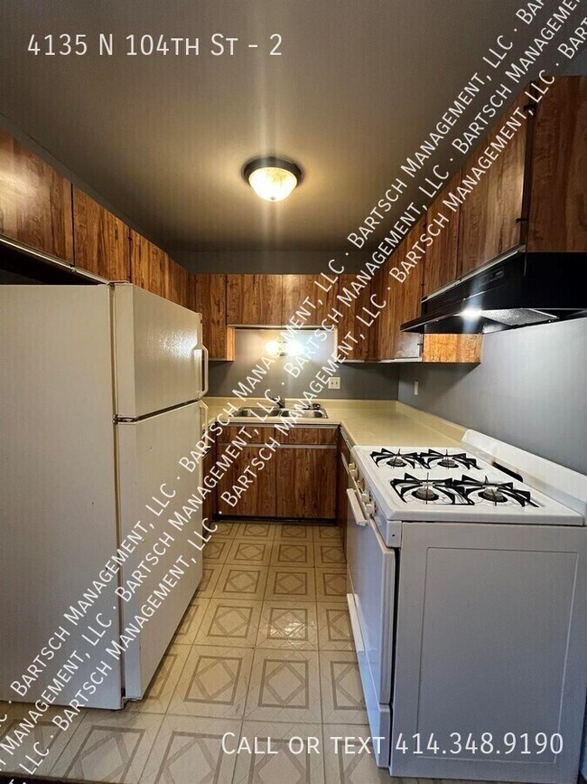 Foto del edificio - 4135 N 104th St