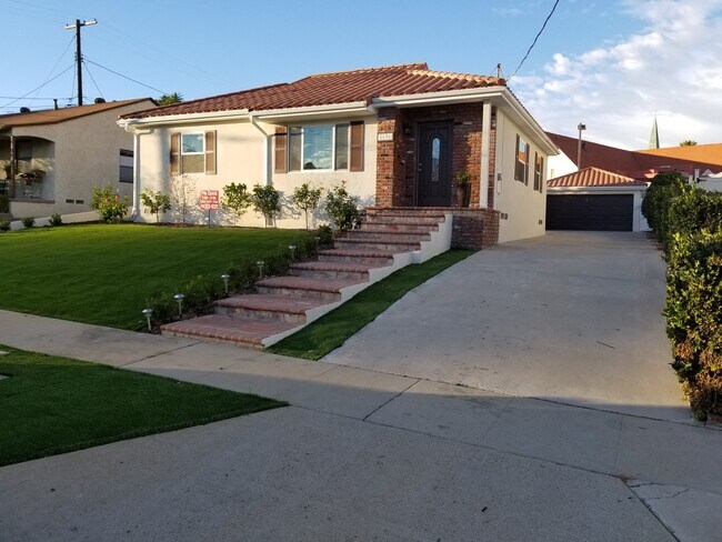Street View - 1636 W 10th St