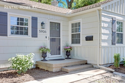 Building Photo - 5906 W 75th Terrace