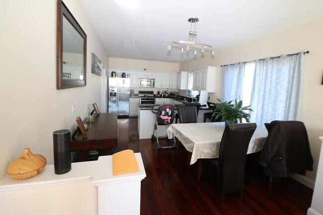 Foto del edificio - 143 Grovers Ave