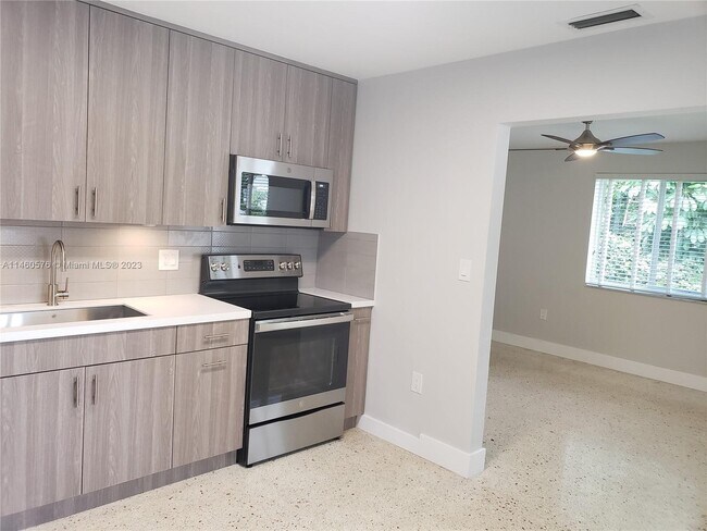 Foto del edificio - 1613 SW 23rd St