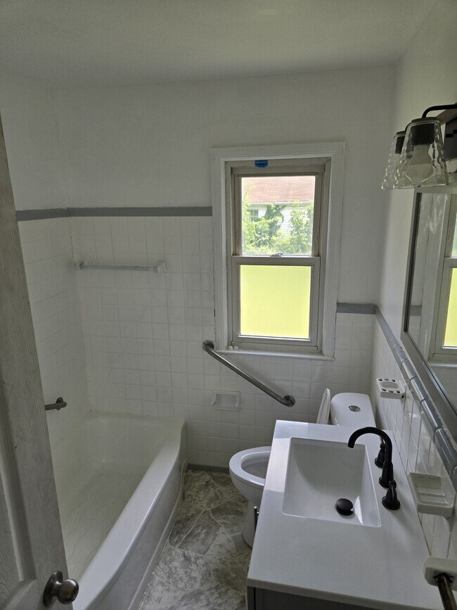 Building Photo - 19800 Grandview St