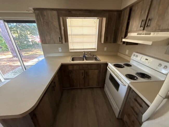 Building Photo - 2374 S Sandburg Pt