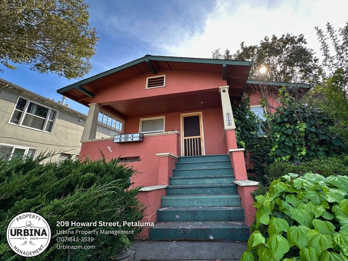 Primary Photo - Charming West Petaluma Bungalow with Timel...