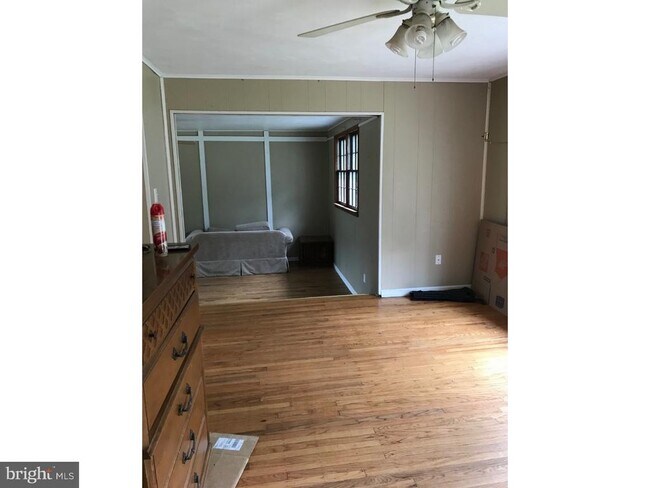 Foto del edificio - 384 Wildrose St