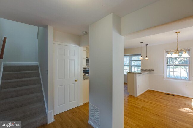 Building Photo - 4946 McFarland Dr