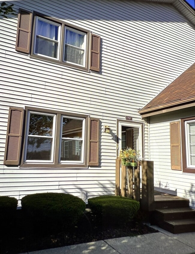 Building Photo - 7757 W Briar Ct