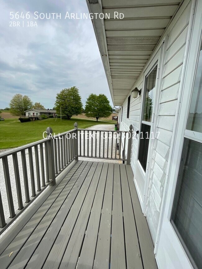 Building Photo - Two bedroom townhouse with bonus room for ...