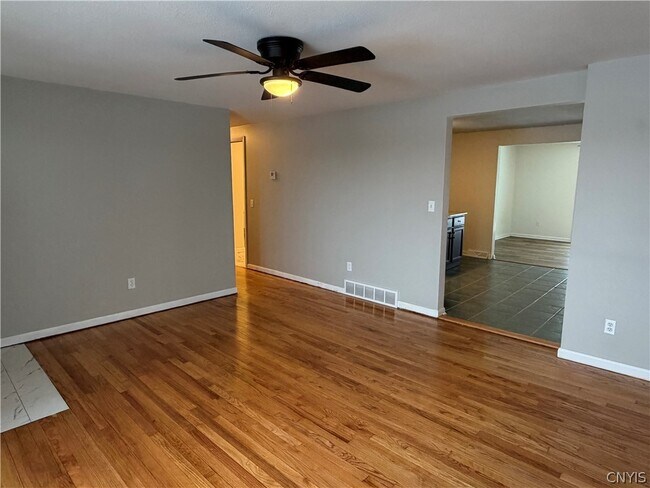 Foto del edificio - 8587 Caughdenoy Rd