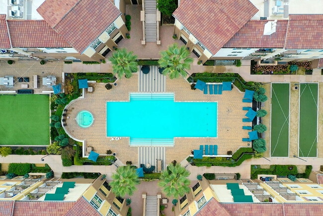 Building Photo - Epic