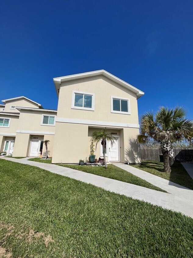 404 N Tarnava St, Port Isabel, TX 78578 Townhome Rentals in Port