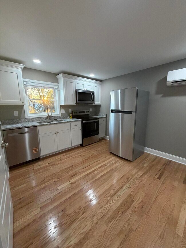 Building Photo - 402 Gunn St