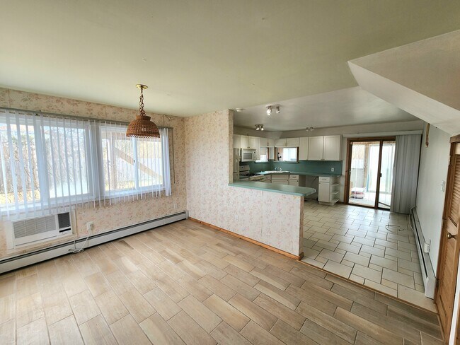 Building Photo - 9 Riviera Dr