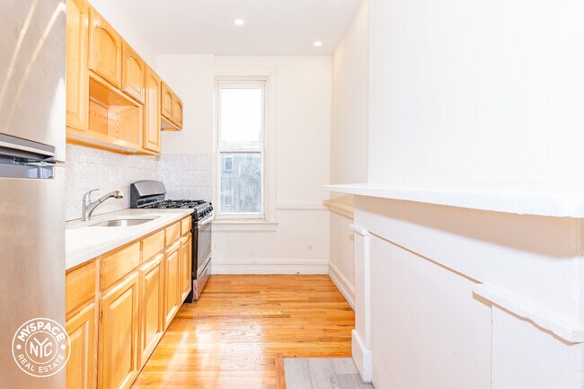 Building Photo - 1474 Fulton St