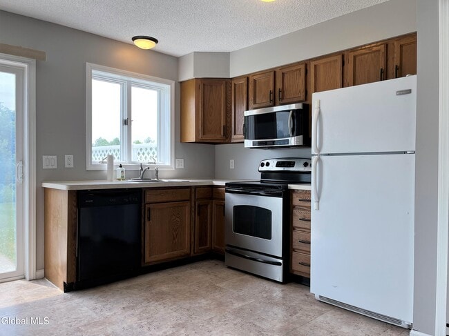 Foto del edificio - 24 Reservoir Rd