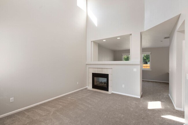 Building Photo - Spacious 4-Bedroom, 3-Bath Single Family H...