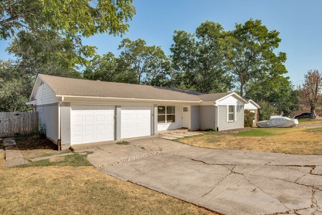 Building Photo - 13636 Littlecrest Dr
