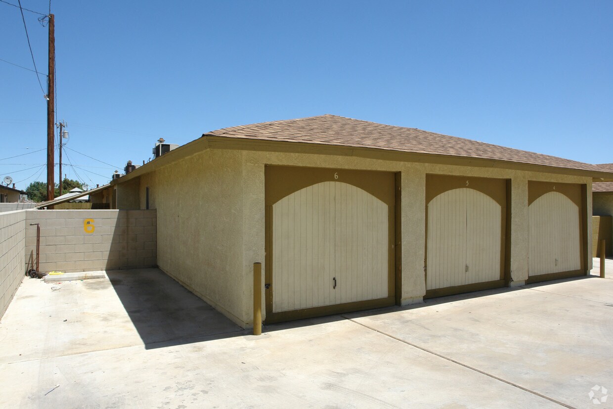 Building Photo - 15564 Bear Valley Rd
