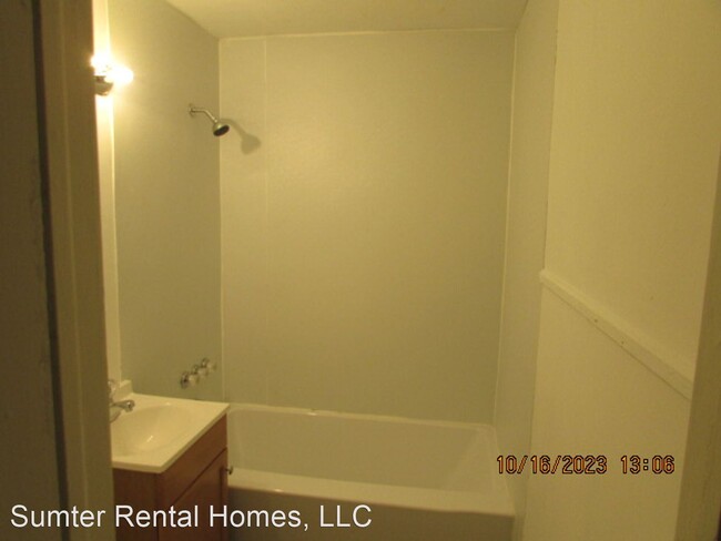 Building Photo - 3 br, 1 bath House - 312 Bowman Dr