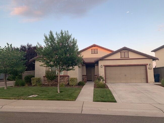 Foto del edificio - 5221 Otter Pond Way