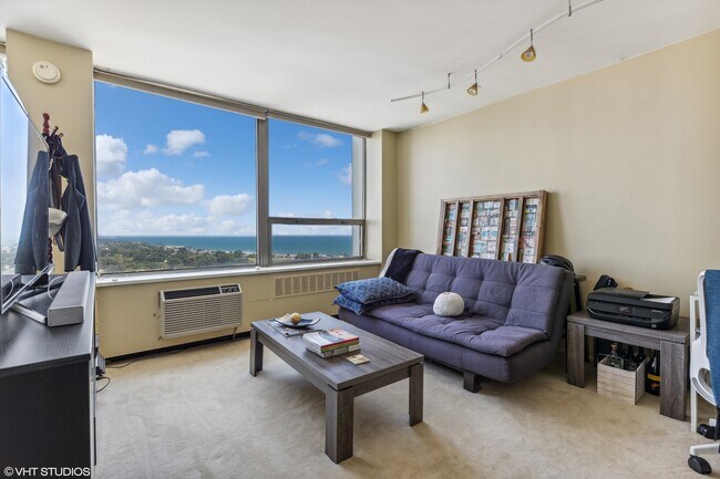 Foto del edificio - 1460 N Sandburg Terrace