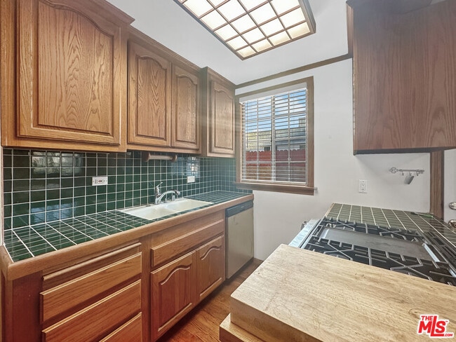 Foto del edificio - 5962 W 85th Pl