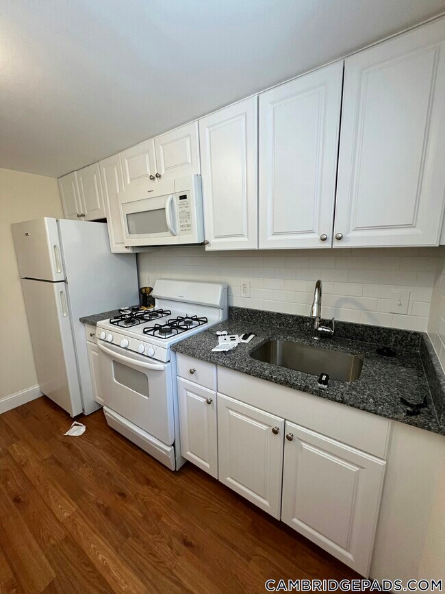 Foto del edificio - 381 Harvard St