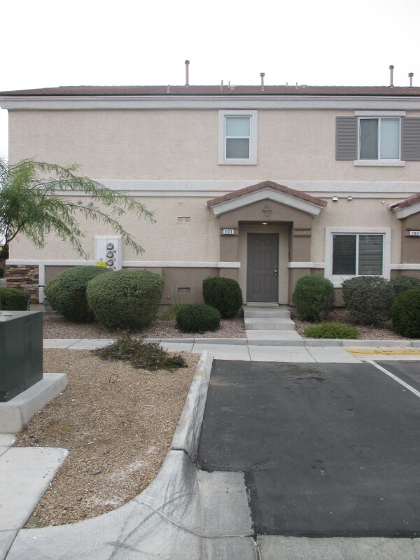 Building Photo - 5514 Big Red Ct