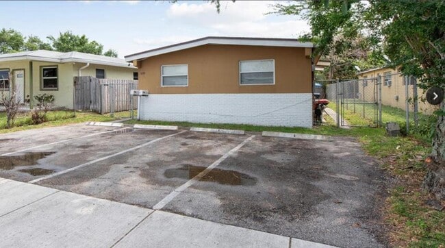 Building Photo - 630 NW 15th Terrace