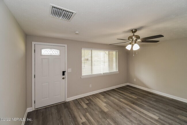 Foto del edificio - 9904 Moss Side Ln