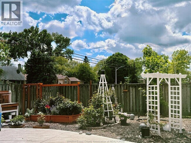 Photo du bâtiment - 3795 Askin Ave