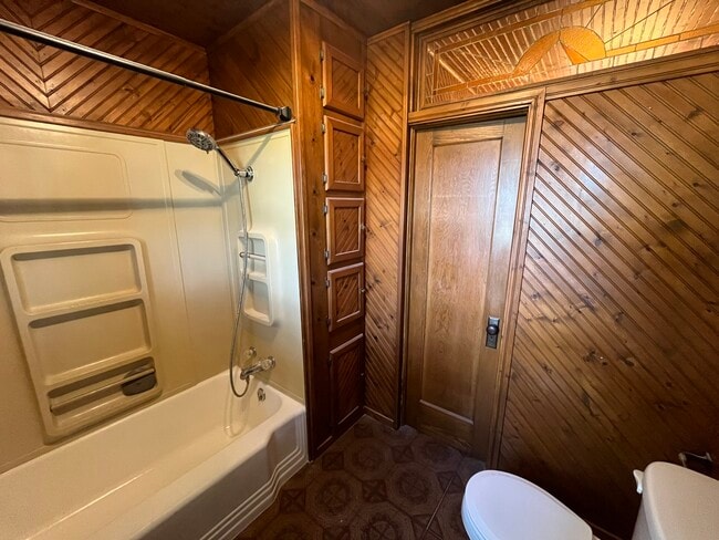 Building Photo - 3215 E 67th St