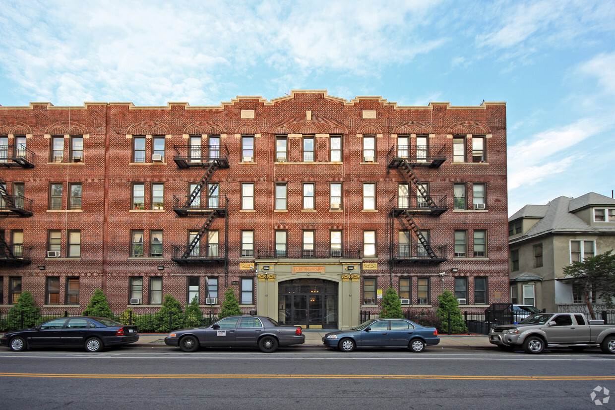 2516 Bedford, ¡alejado - 2516 Bedford Ave