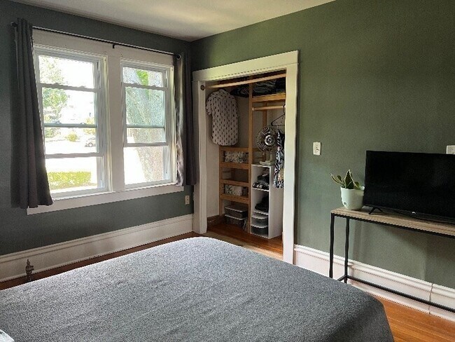 Building Photo - 2 Calumet Ave