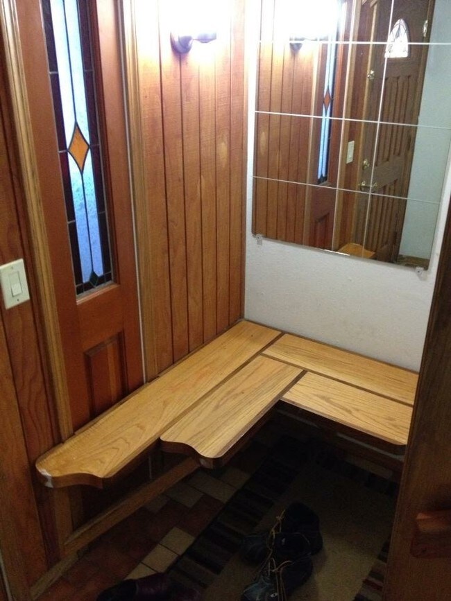 Entry way custom wood bench - 1333 Primrose St