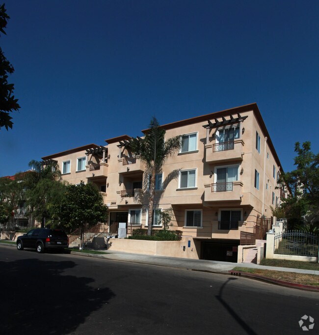 Foto principal - 1444 S Point View St