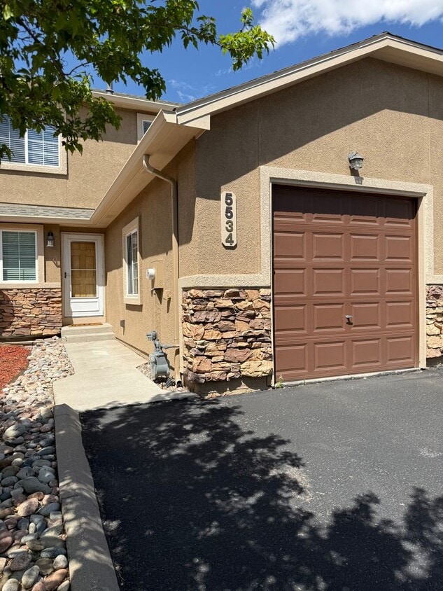 2 bedroom, 2 1/2 bath condo in the NORTHEAST side of Colorado Springs - 2 bedroom, 2 1/2 bath condo in the NORTHEAST side of Colorado Springs