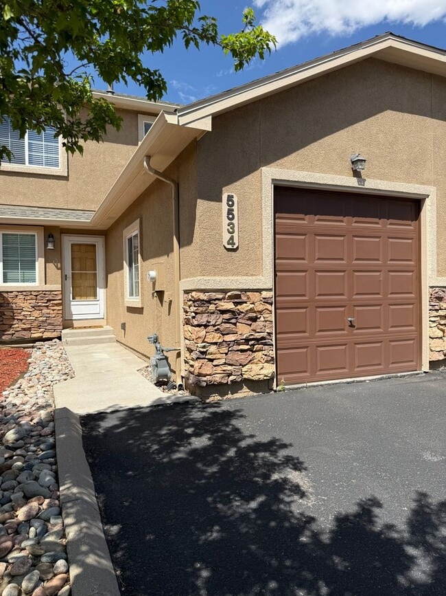 2 bedroom, 2 1/2 bath condo in the NORTHEAST side of Colorado Springs - 2 bedroom, 2 1/2 bath condo in the NORTHEAST side of Colorado Springs