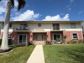 Building Photo - 2017 S Seacrest Blvd