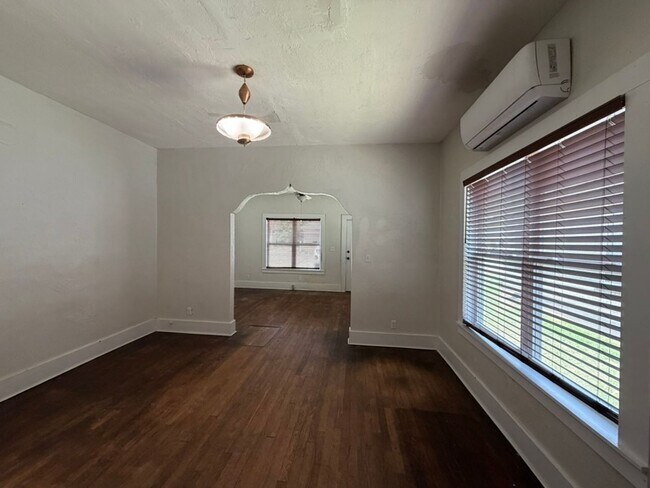 Foto del edificio - 520 N Bradley St