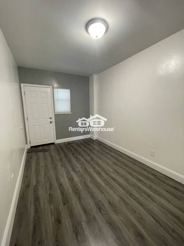 Building Photo - 1514 N Decker Ave