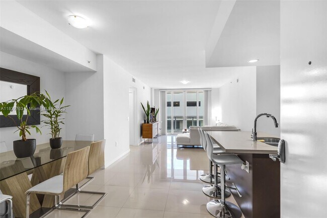 Foto del edificio - 7825 NW 107th Ave