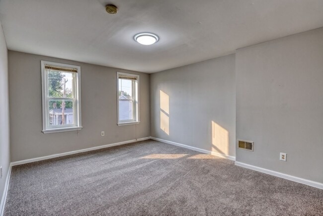 Building Photo - 515 Seneca St